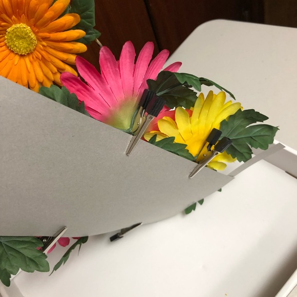 6 versatile Colorful Daysi Flowers with clips - Picture 3 of 11